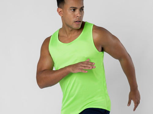 Débardeur fabriqué en tissu technique micro mesh, conçu pour évacuer l'humidité du vêtement grâce à sa fonction Cool Dry, maintenant la peau sèche et fraîche pendant l'activité - Jackson Personnalise