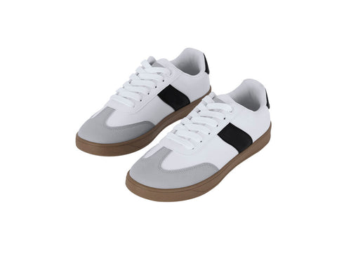 Schuhdesign mit niedrigem Profil, hergestellt aus weichem Oberleder und Verstärkungen aus Wildleder, die Stil verleihen - Kodama Personalisiert
