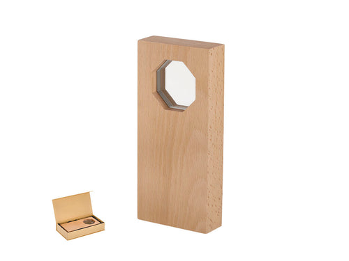 Trophäentafel mit Holzdesign und achteckiger Glasplatte in der Mitte - Taorex Personalisiert